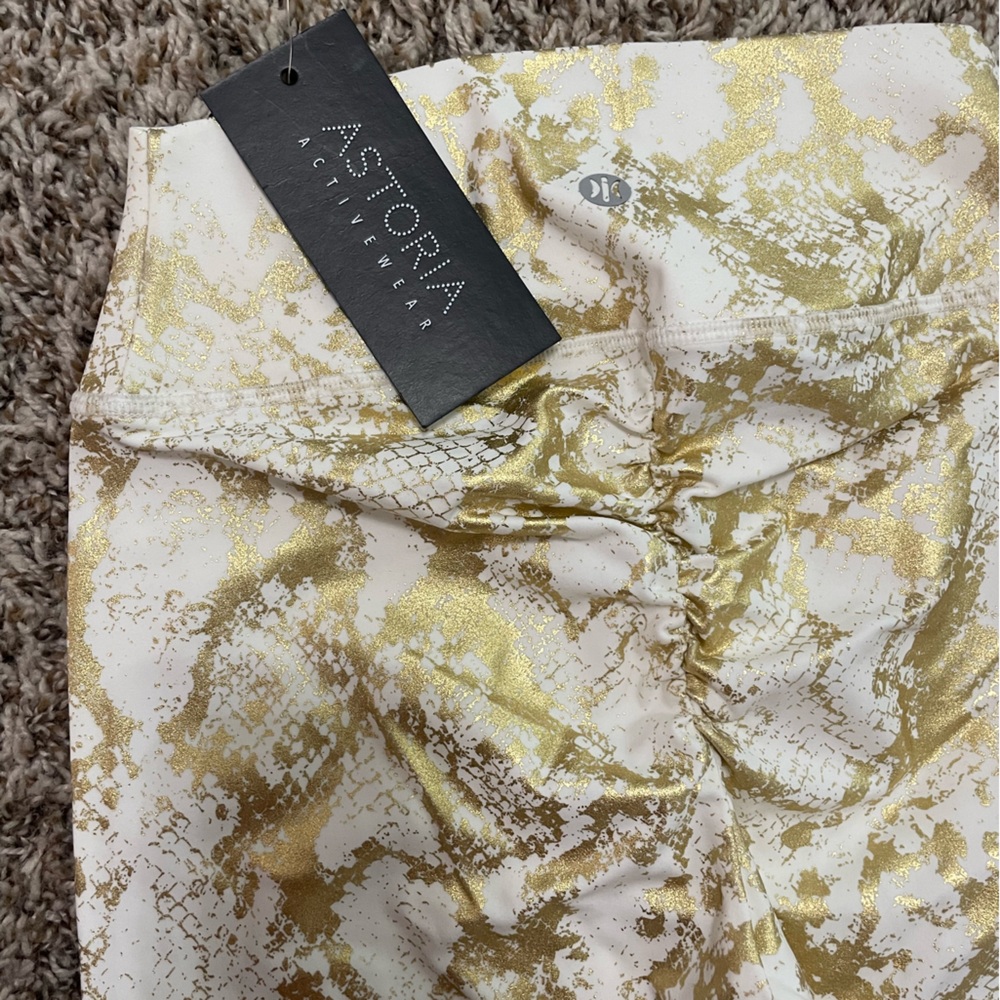 NWT Astoria Leggings